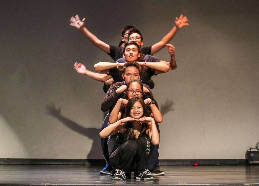 Members of the VSA perform to Vietnamese Pop during the 
Mid-Autumn Festival. (Photo by Sno Zhao)