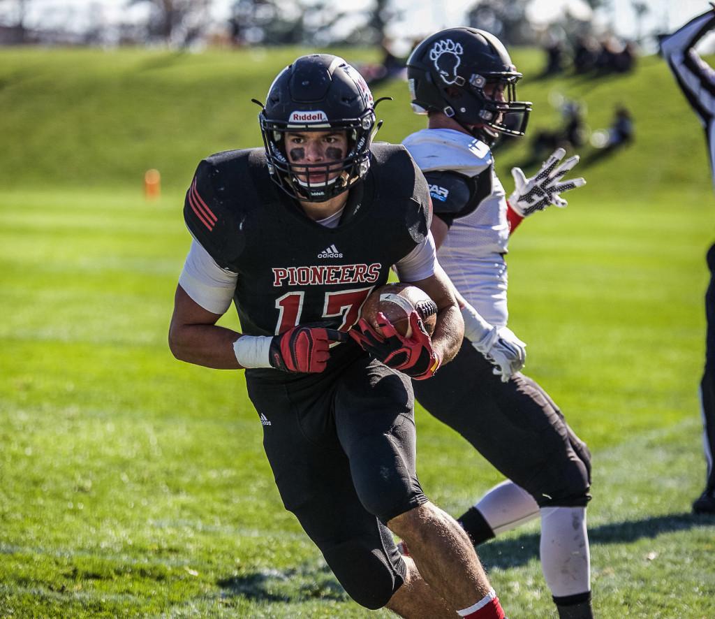 Running back Carson Dunn ’18 in action on Senior versus Lake Forest College.  
Photo by Minh Tran