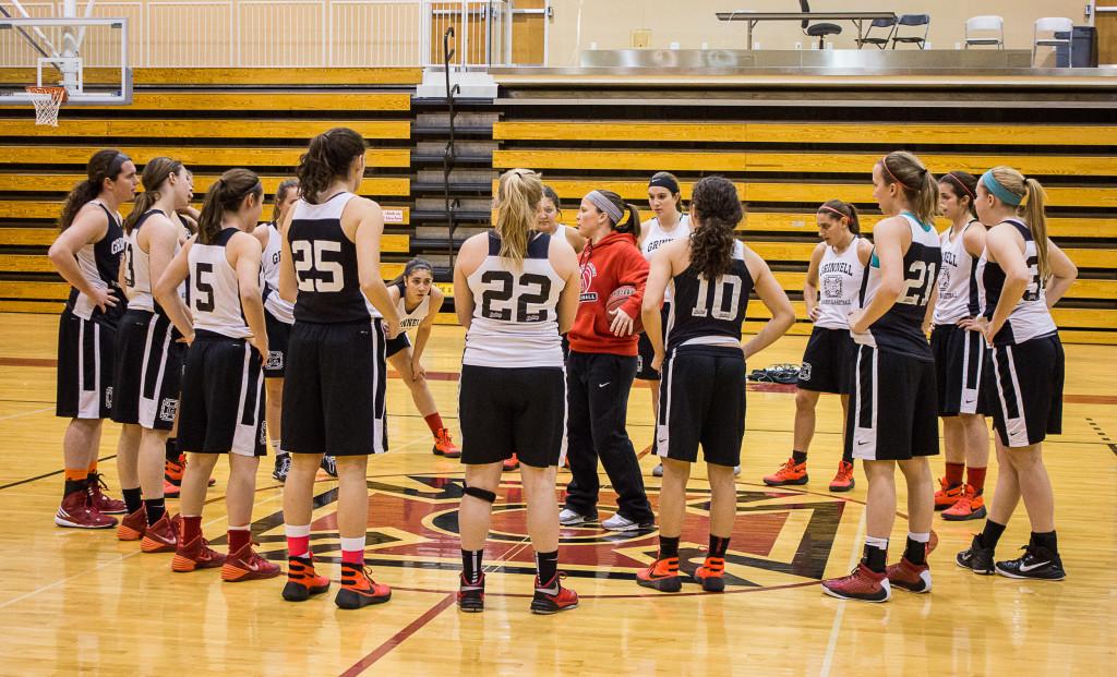 The+women%E2%80%99s+basketball+team%2C+who+are+now+3-2+on+the+season%2C+huddle+during+practice+this+week.++%0APhoto+by+Sarah+Ruiz