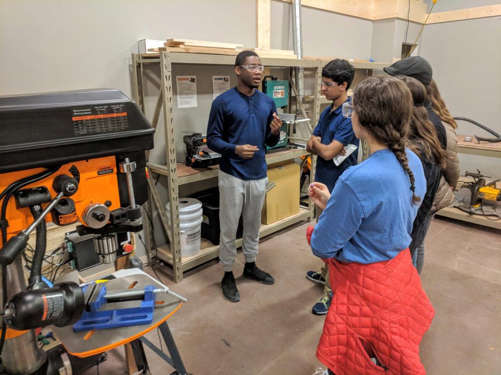 A+student+worker+trains+students+on+how+to+use+the+equipment+in+the+new+Maker+Lab.+The+Maker+Lab%2C+a+collaboration+between+the+Grinnell+Area+Arts+Council+and+the+Wilson+Center+for+Innovation%2C+is+now+open+to+Grinnell+Students+for+free+and+community+members+for+a+small+fee.+Photo+by+Monty+Roper.