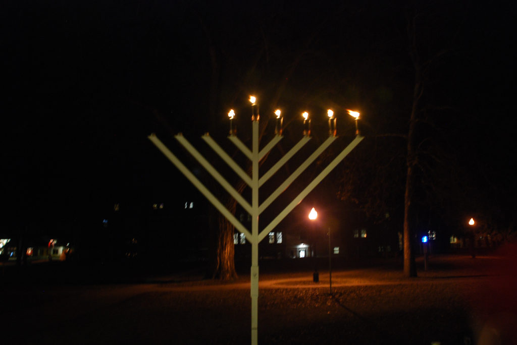 Iowa%E2%80%99s+second+largest+menorah+shines+in+front+of+Younker+Hall+on+the+fifth+night+of+Chanukah.++%0APhoto+by+Liz+Paik.