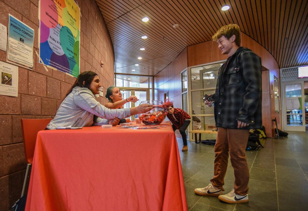 Student Alumni Council tabling outside the Dining Hall to raise funds for Scarlet and Give Back Day. Photo by Scott Lew.