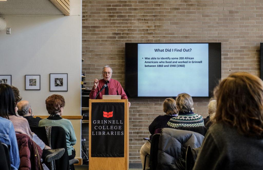 Dan+Kaiser+speaks+in+Burling+First+Lounge+about+his+new+book%2C+the+product+of+his+research+on+early+Grinnell+history+as+Professor+Emeritus.+Photo+by+Isabel+Torrence.