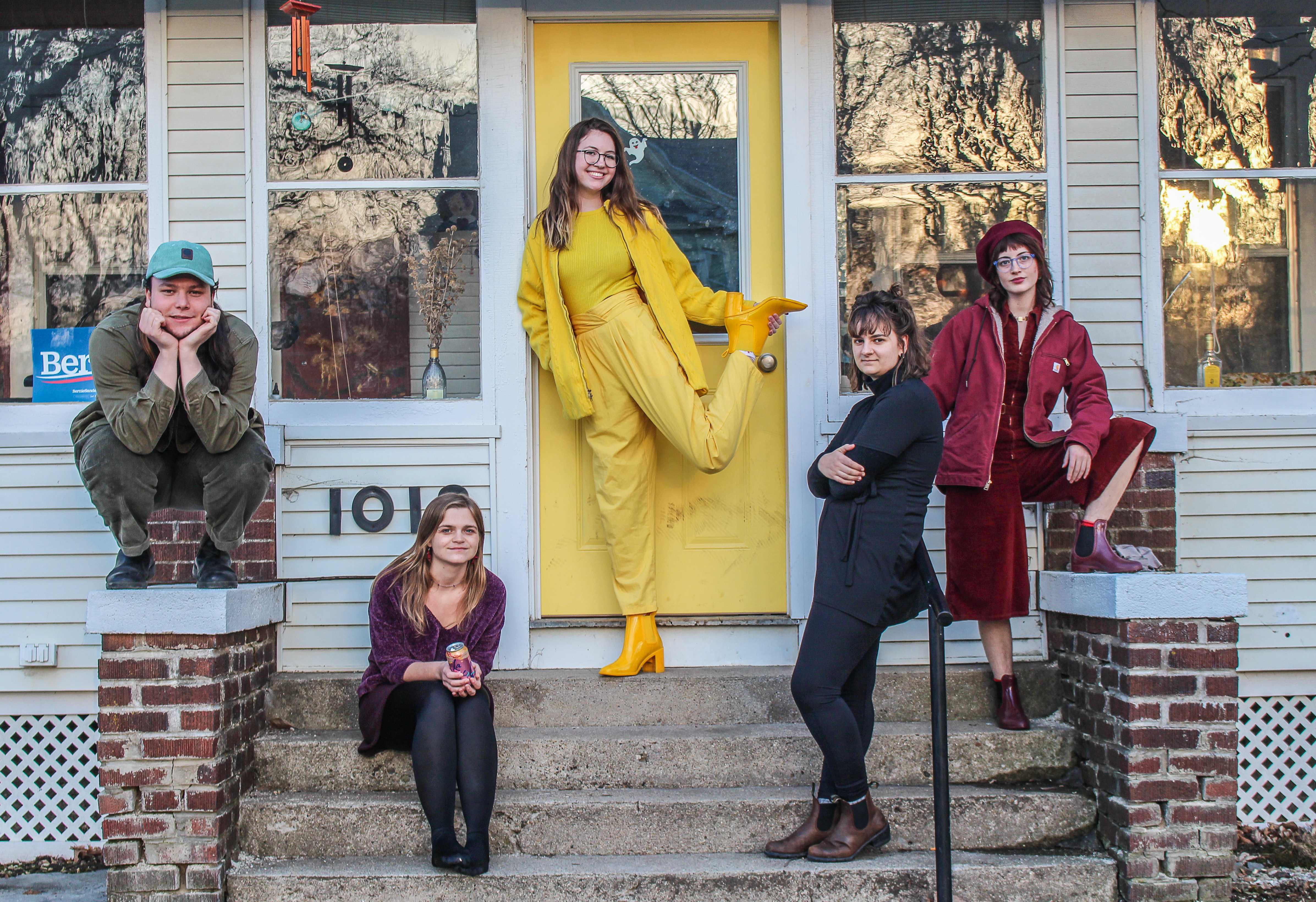 Nate Williams ‘20, Francess Dunbar ‘20, Audrey Boyle ‘21, Maggie Coleman ‘20 and Paige Oamek ‘20 spend their
days at 1018 East cooking copious amounts of mac and cheese and throwing themed parties in the basement. Photo by Miraya Baid.  