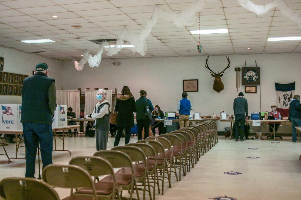 Voters at Grinnells Elks Lodge polling place. Photo by Kaya Matsuura.