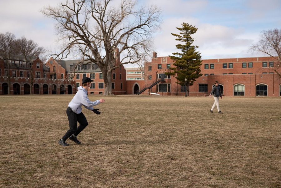 Ben Shulman `26 (left) and Solomon Golden `24 (right) play frisbee.