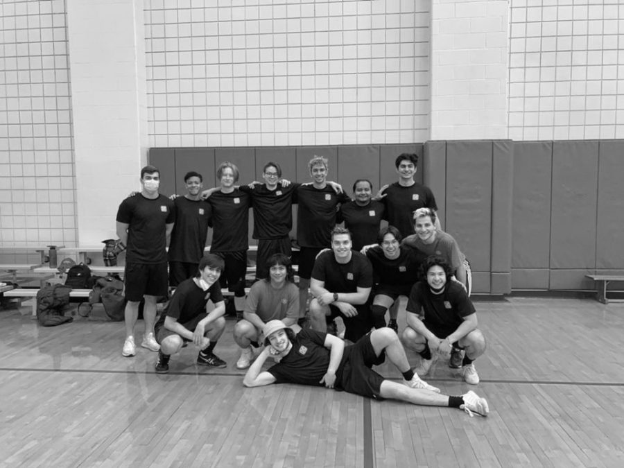 Grinnell’s new Volleyball Club poses for a photo after a practice. The club was created last semester and now welcomes all students to compete.
