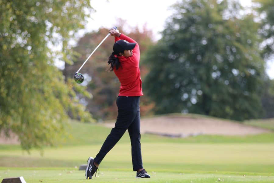 The women’s golf team easily took home the St. Louis Intercollegiate Athletic Conference (SLIAC) title for the fourth consecutive year. Coach David Arseneault Jr. was named Coach of the Year and Kavya Keshav `26 won Player and Newcomer of the Year.