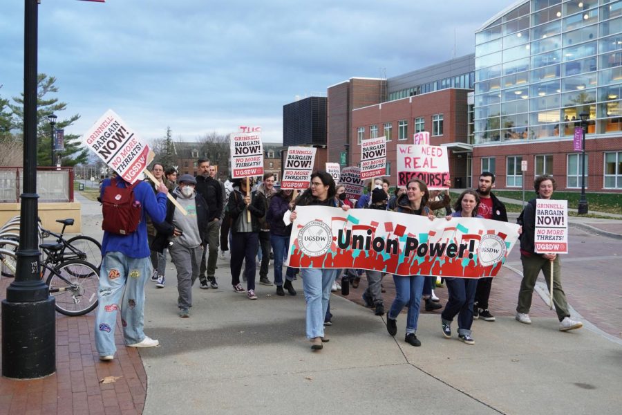 Prior+to+bargaining%2C+members+of+the+Union+of+Grinnell+Student+Dining+Workers+rallied+outside+the+Joe+Rosenfeld+Center+to+protest+the+closing+of+bargaining+to+an+audience+and+to+support+Just+Cause+for+Academic+Workers.