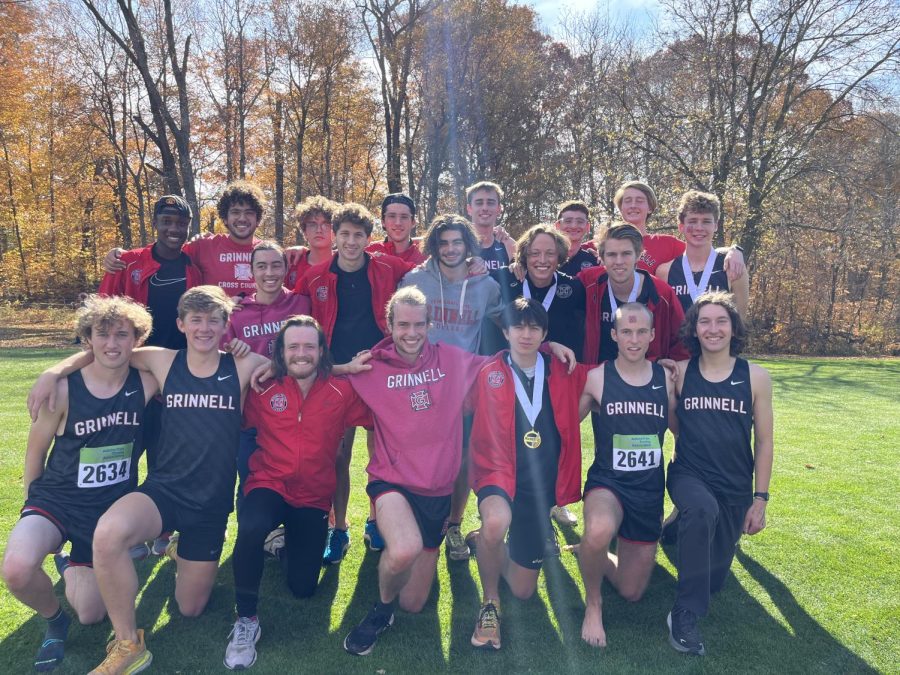 Grinnell%E2%80%99s+cross+country+teams+finished+second+at+the+Midwest+Conference+tournament.+The+team%E2%80%99s+first+years+paced+the+group+with+four+out+of+seven+top+finishes+for+the+men%E2%80%99s+and+women%E2%80%99s+teams.