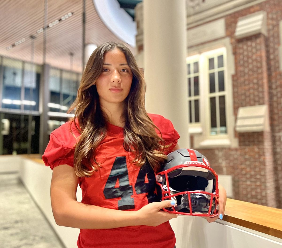 Juniper+Schwartzman+%6027+joined+the+football+team+as+a+kicker.+She+became+the+first+woman+to+play+and+score+for+the+team+during+their+Sept.+30+game+against+Lawrence+University.