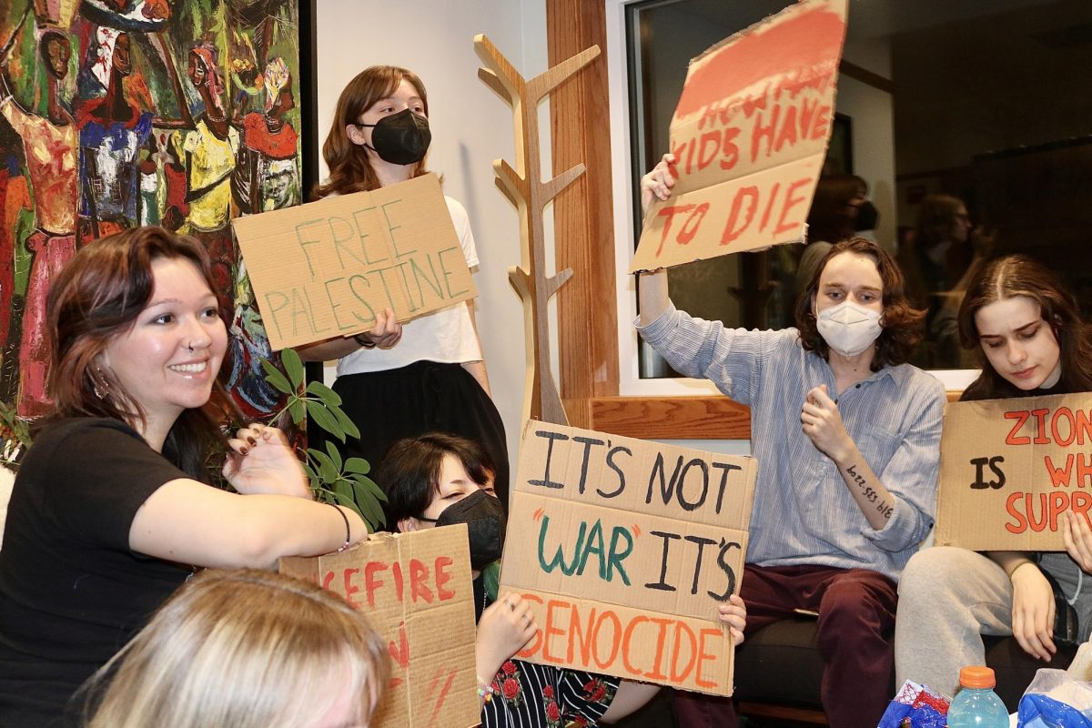 Grinnell+Students+for+Justice+in+Palestine+staged+a+sit-in+at+Nollen+House+that+began+Thursday+afternoon.