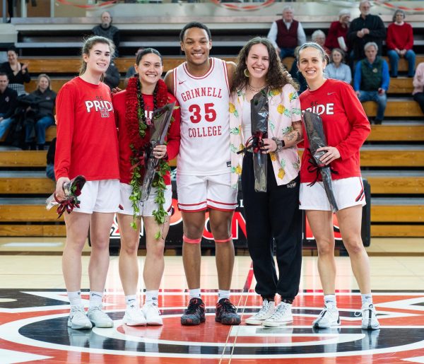 From left: Eva Carchidi `24, Aiyana Rockwell `24, Jordon Ryan `24, Elena Friedman `24 and Erin Lillis `24. The four seniors were honored at the Jimmy Buffet games on Feb. 17.
