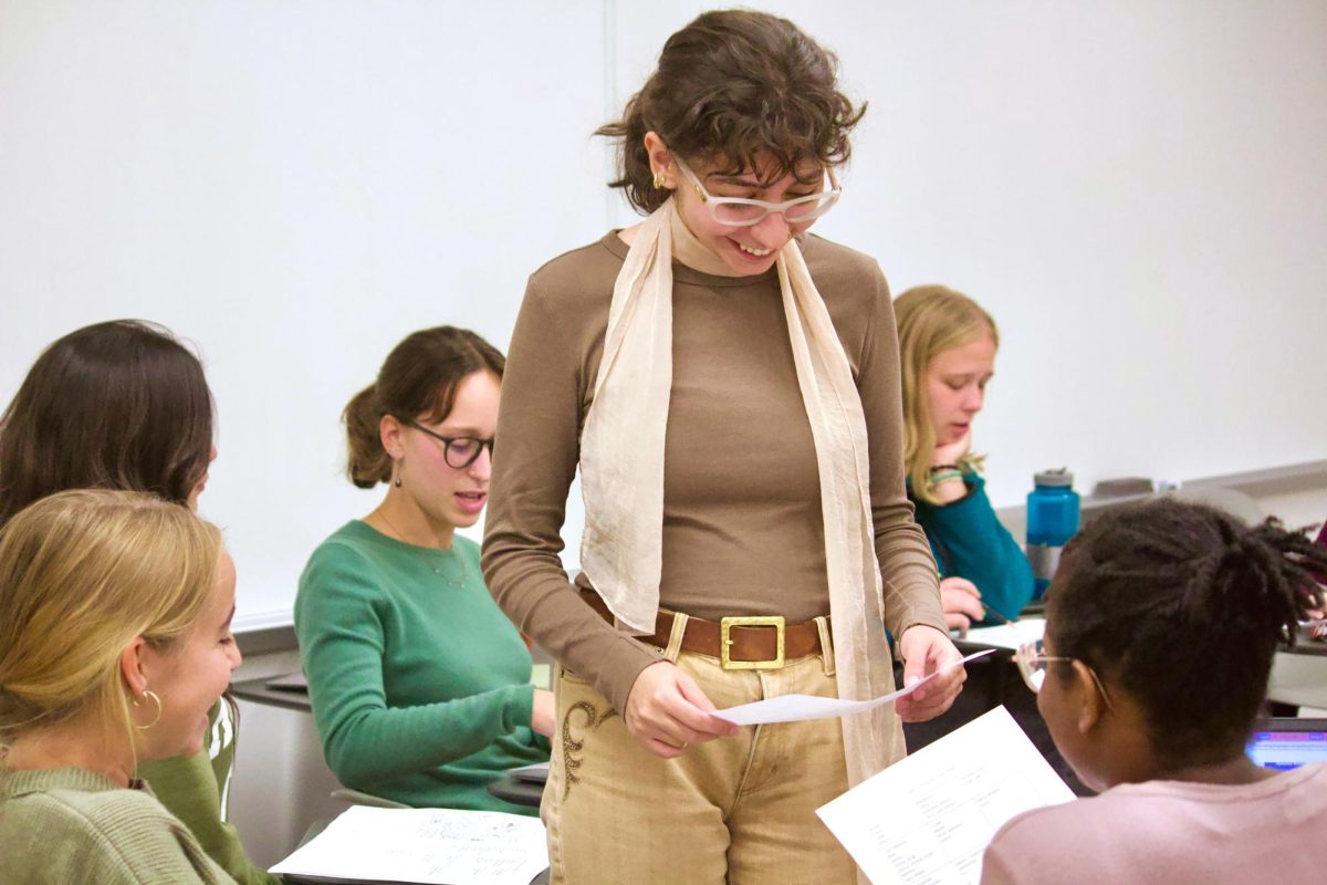 Lal Verda Karaoglu `25 teaches a Turkish class.