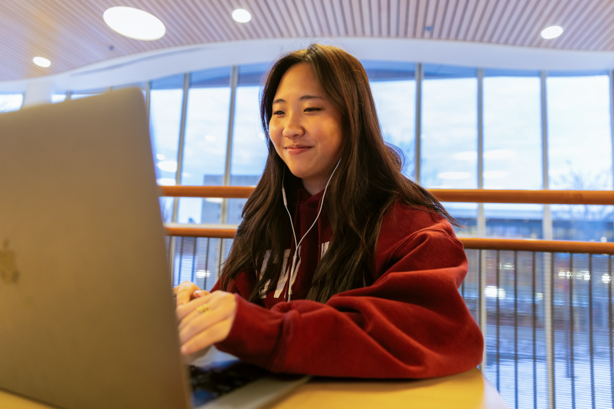 Elanor Kwak `29 listens to music while doing homework.