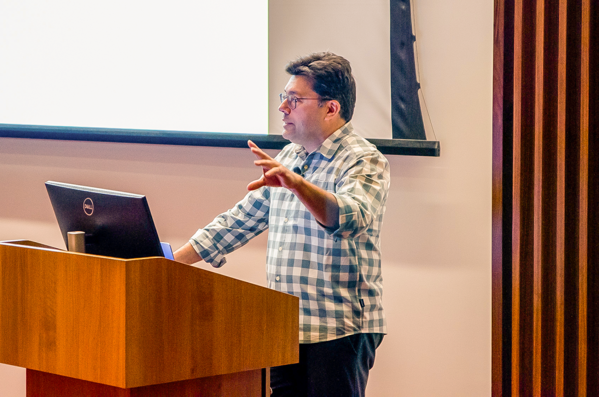 Ali Akgun `93, former Microsoft corporate vice president, prompts students to think about who benefits from AI usage.