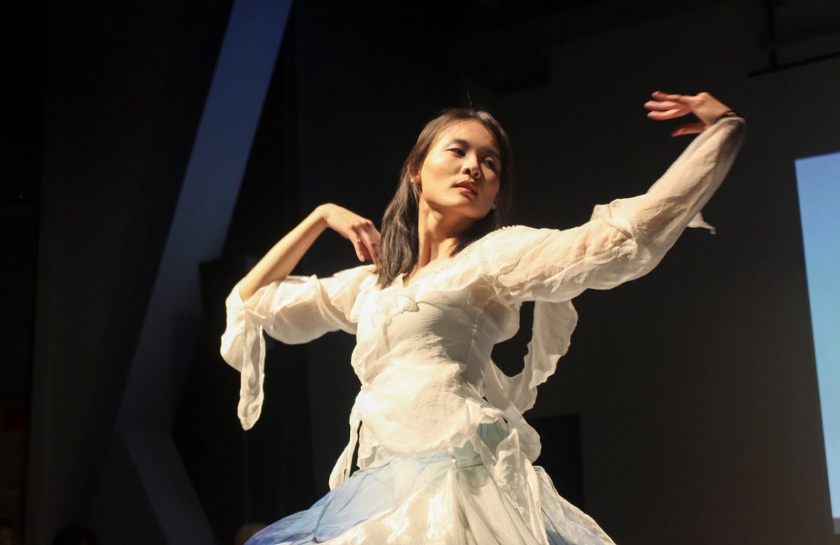Hazel Zhou `27 personifies a blue-and-white porcelain vase during her "Night at the Museum: Gallery of China" performance. 